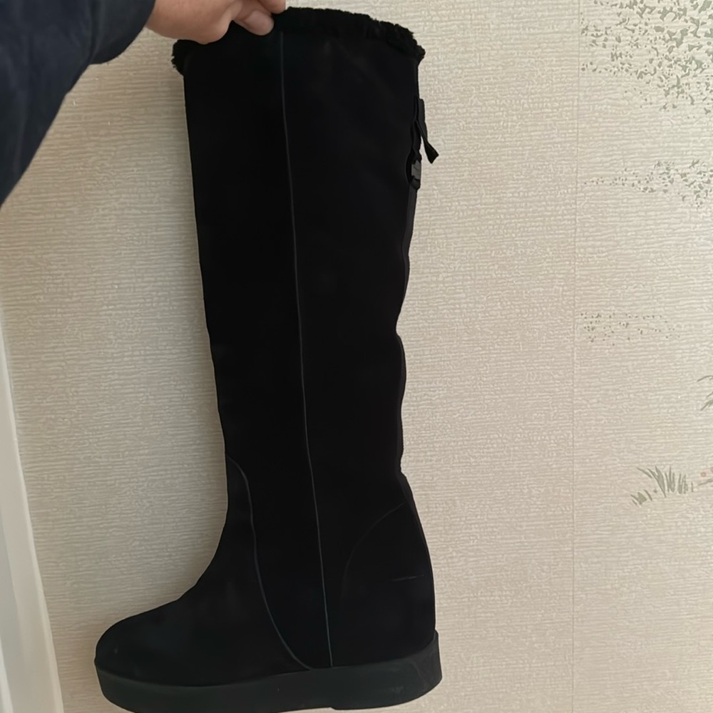 Salvatore Ferragamo Shearling Boots (EUC) Size 8